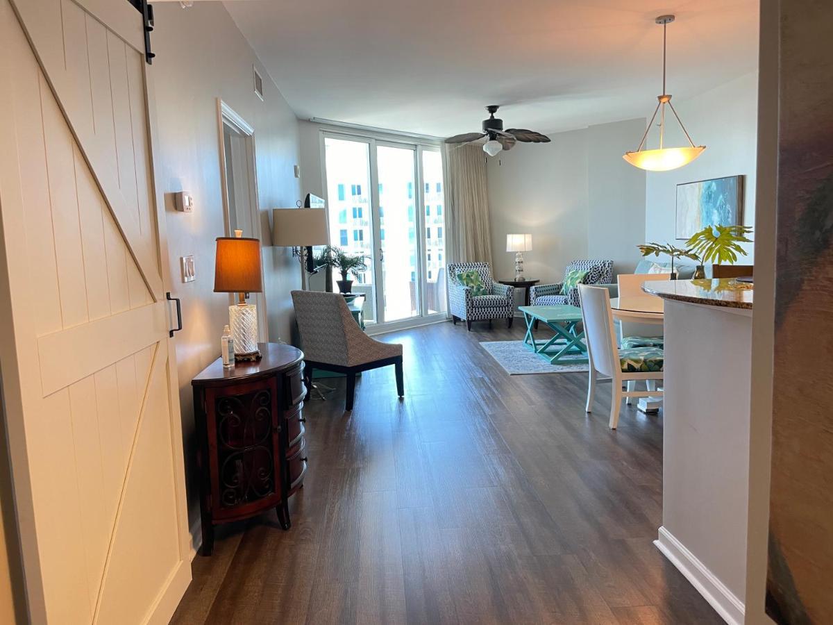 Holiday home Spectacular Sunsets 5 Star Across From Beach Sleep 6 Private Shuttle *