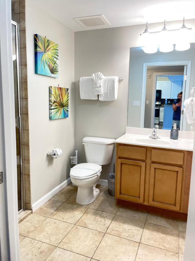 Spectacular Sunsets 5 Star Across From Beach Sleep 6 Private Shuttle Holiday home *