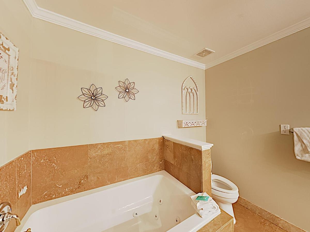 Apartment Beautiful In With Outdoor Swimming Pool And 3 Bedrooms *