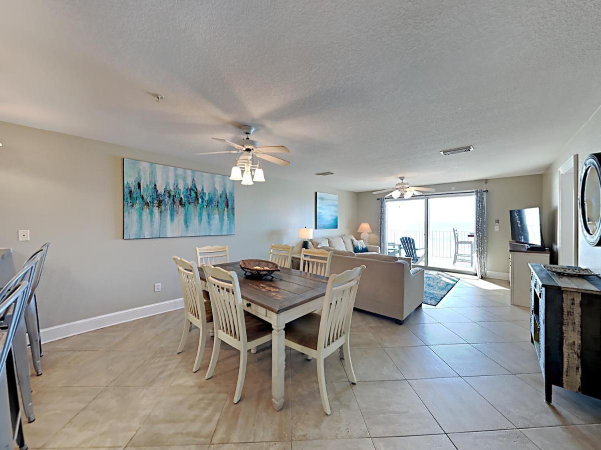 Awesome In With Outdoor Swimming Pool And 3 Bedrooms Apartment