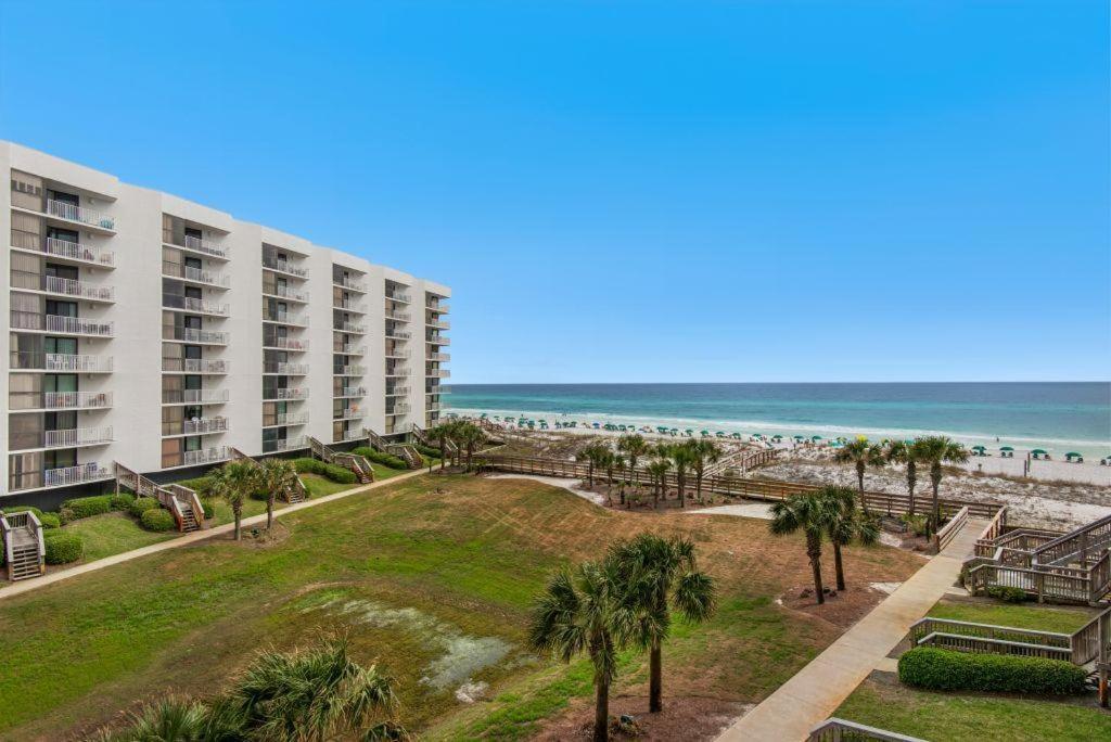 Mainsail 235 * Destin