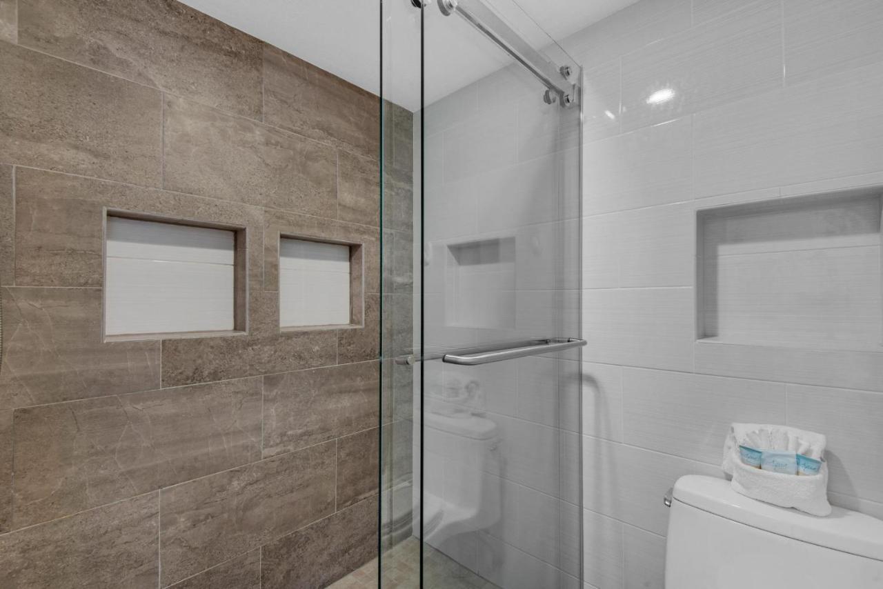 Pelican Terrace 807