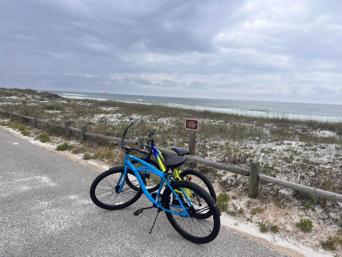 Heated Pool And Golf Cart, Walk To Beach! Best Deal! Holiday home Destin