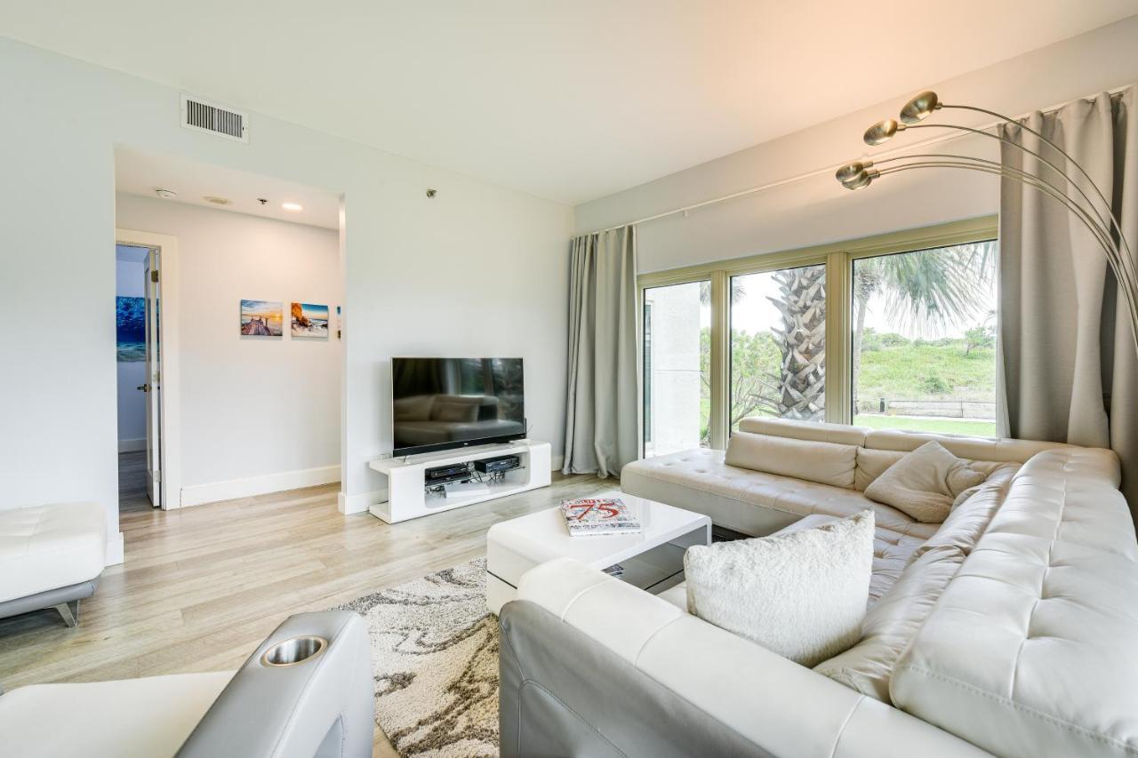 Apartment Beachfront Vacation With Hot Tub, Pool, Sauna