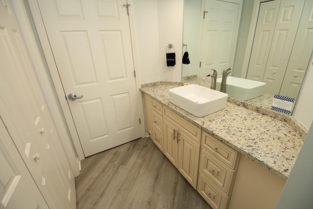 Sleeps 8 - Renovated Beachfront At Westwinds, Sandestin With Gulf Views, Private Access Holiday home Destin