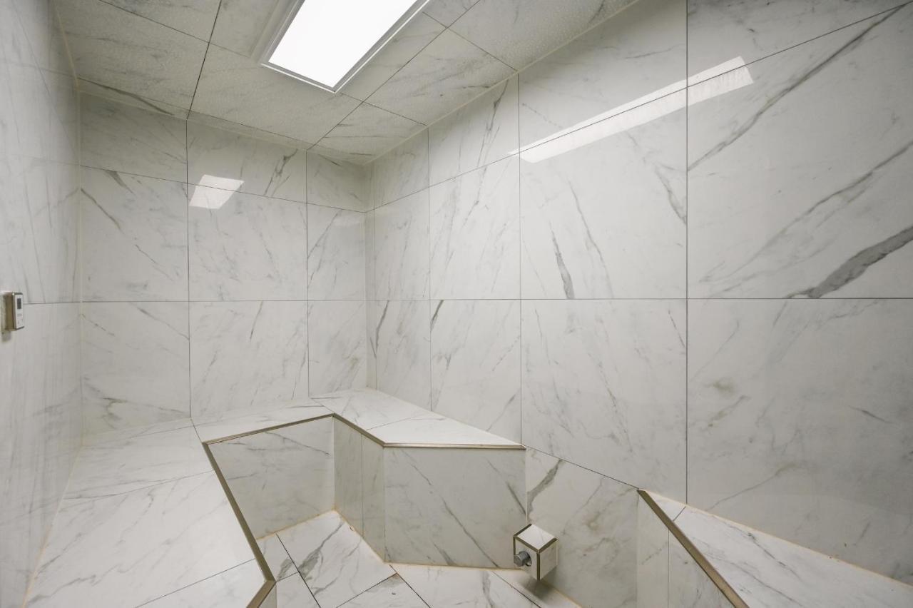 Amazing In With Outdoor Swimming Pool And 2 Bedrooms