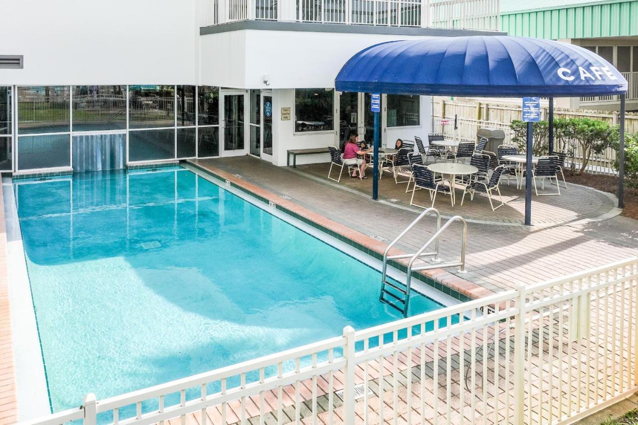 Amazing In With Outdoor Swimming Pool And 2 Bedrooms *