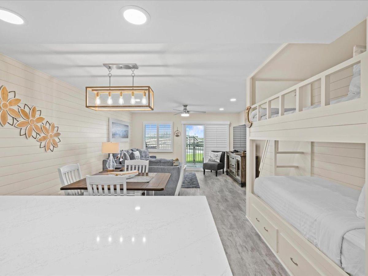 Surf And Racquet Unit 103 Holiday home Destin