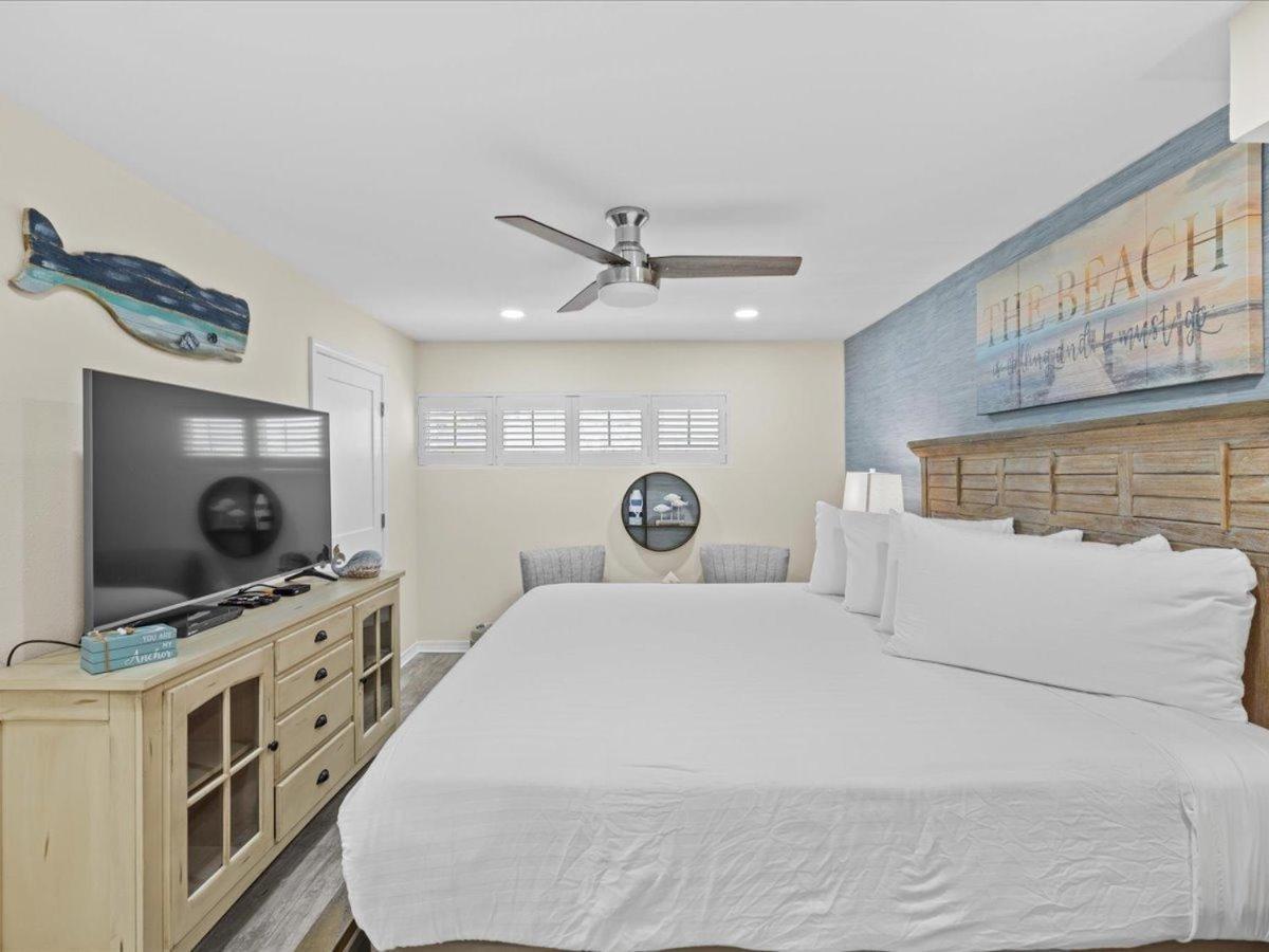 Surf And Racquet Unit 103