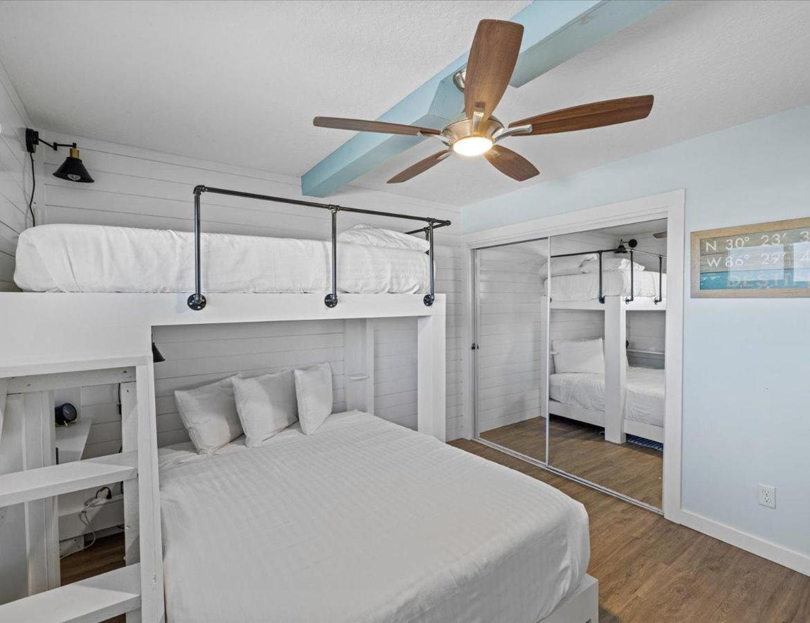 Surf And Racquet Unit 321
