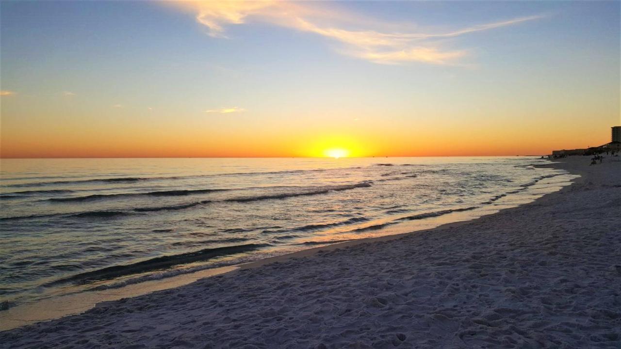 Southbay Gulf View: Beachfront Townhouse With Private Access Holiday home *