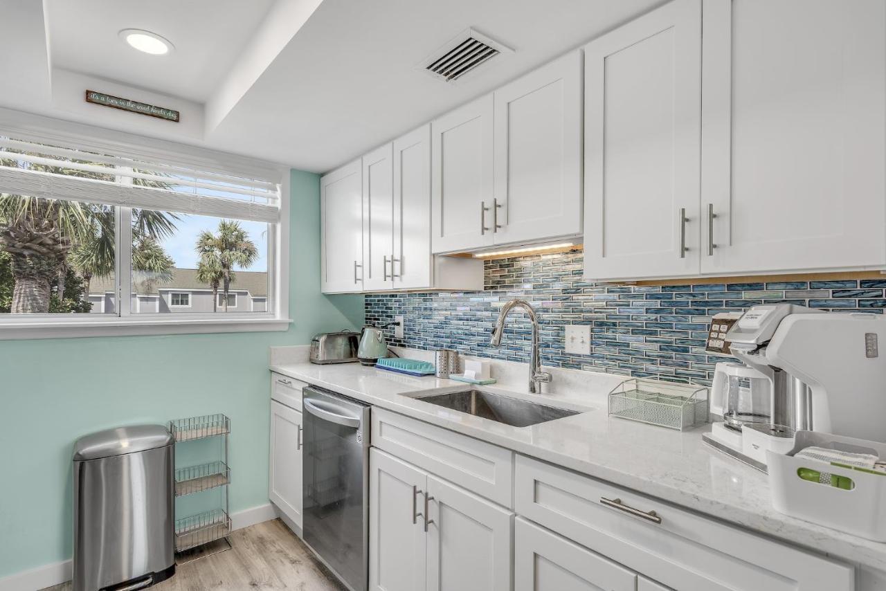Southbay Gulf View: Beachfront Townhouse With Private Access Holiday home