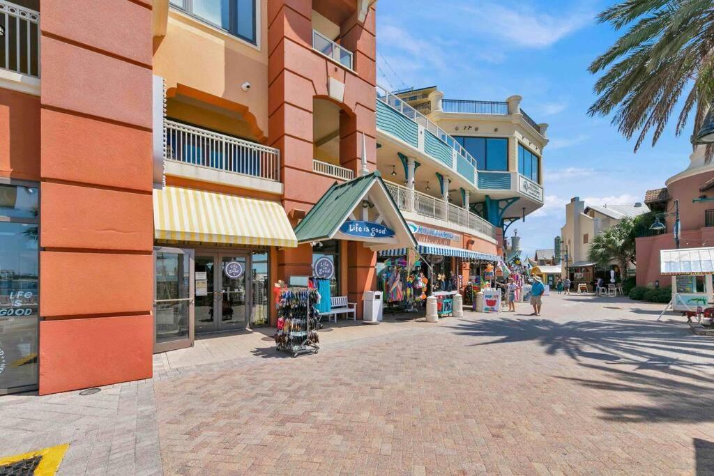 Charming Isle Access Townhome Destin