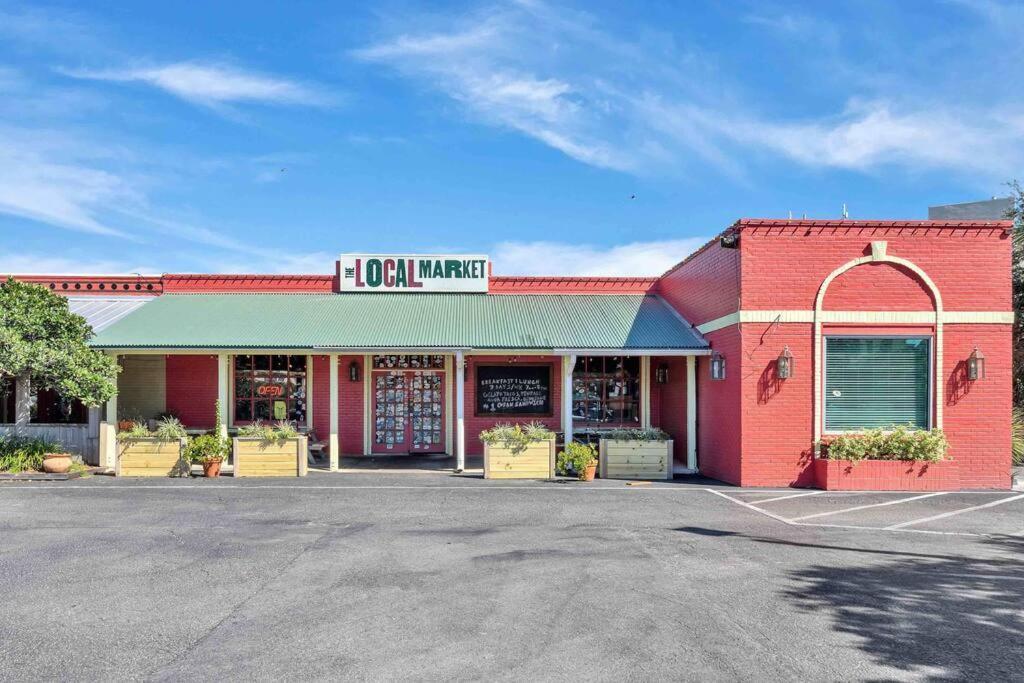 Charming Isle Access Townhome Destin