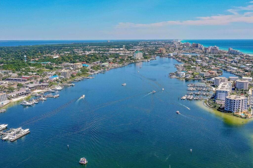 Charming Isle Access Townhome Holiday home Destin