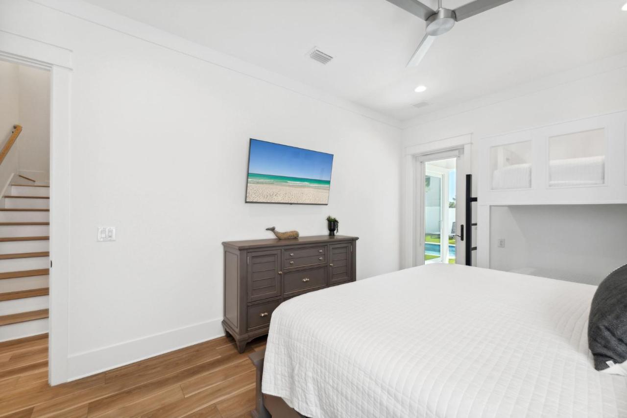 Endless Summer Estate With Golf Cart And Game Holiday home