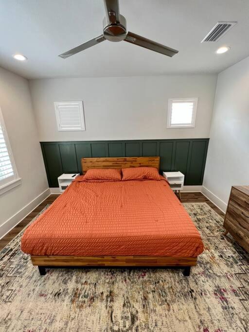 Spacious 4br With Golf Cart & Pool Access *
