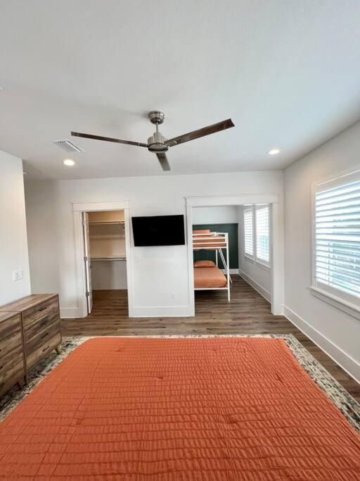 Holiday home Spacious 4br With Golf Cart & Pool Access