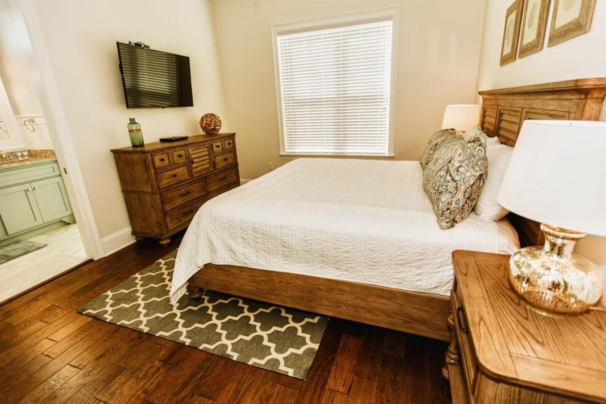 Wanderlust - Modern Close To The Private Pool Holiday home Destin