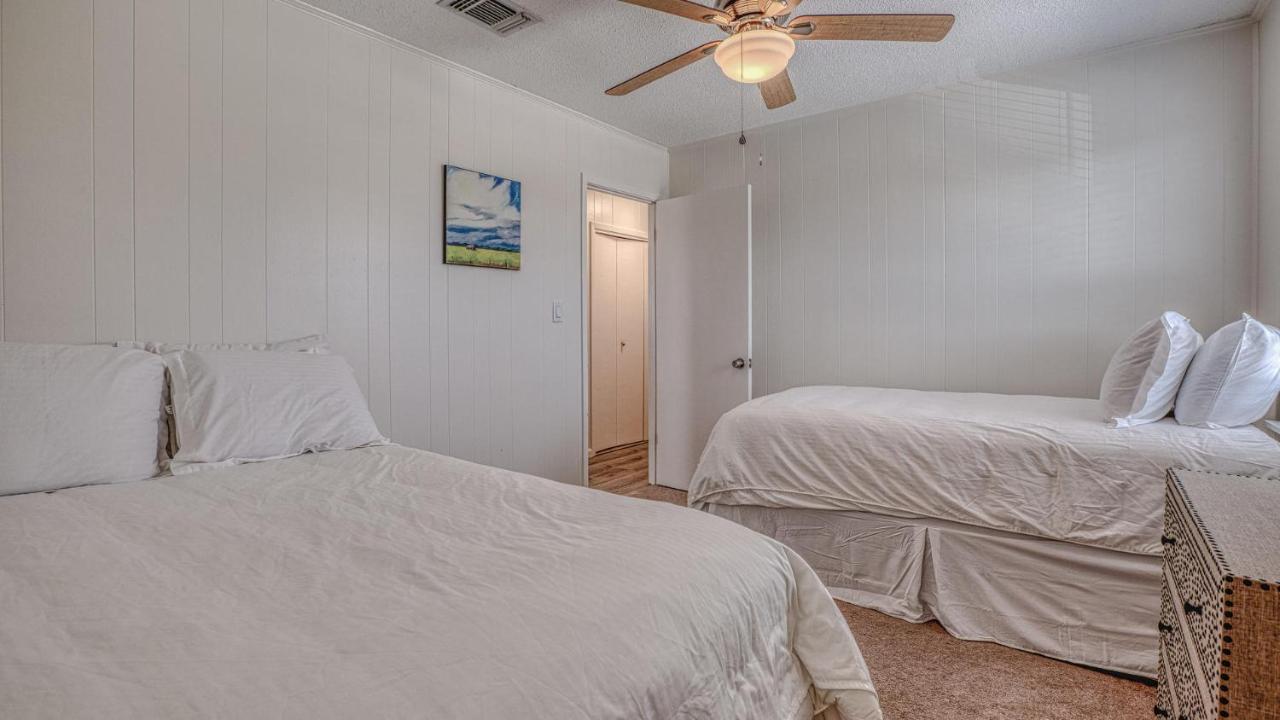 The Back Porch - Is A Relaxing 4 Bedroom 3 Bathroom House On Isle