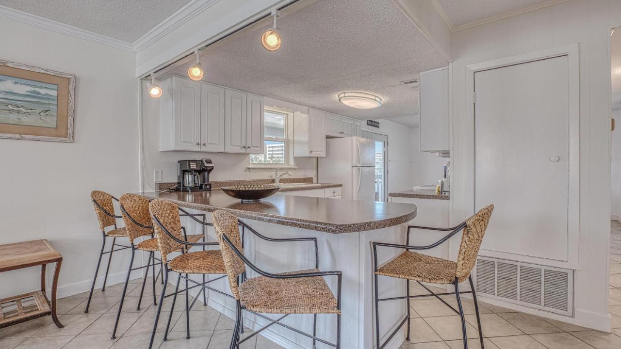 The Back Porch - Is A Relaxing 4 Bedroom 3 Bathroom House On Isle Holiday home Destin