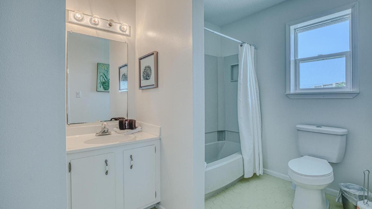 The Back Porch - Is A Relaxing 4 Bedroom 3 Bathroom House On Isle Holiday home Destin