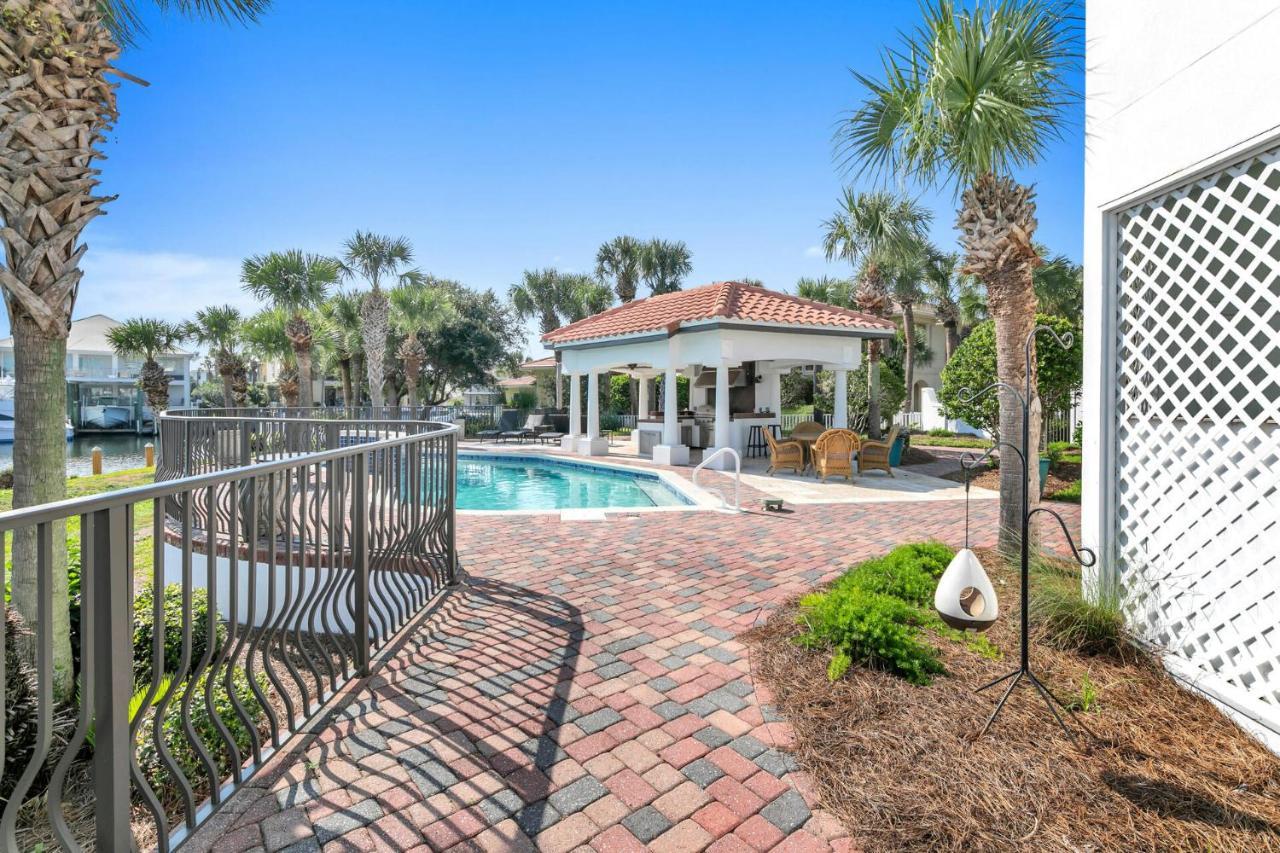 Aqua Bella - Boater's Delight On Isle Holiday home Destin