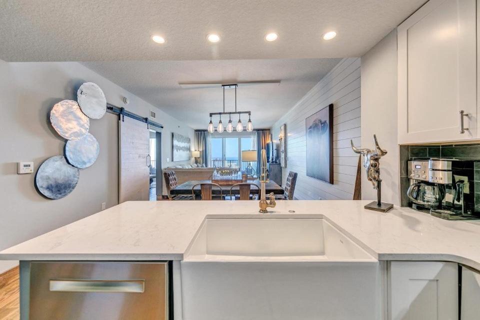 Ariel Dunes 2103 Salty Bull Fabulous Updated Condo! Destin