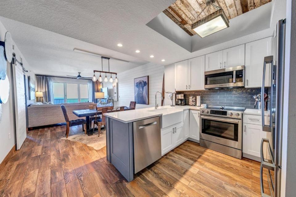Ariel Dunes 2103 Salty Bull Fabulous Updated Condo! Holiday home Destin