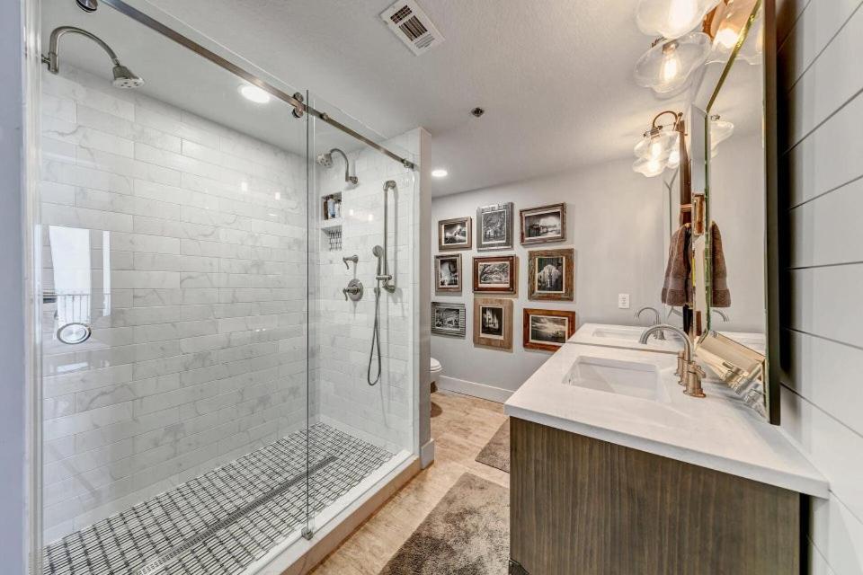 Ariel Dunes 2103 Salty Bull Fabulous Updated Condo! *