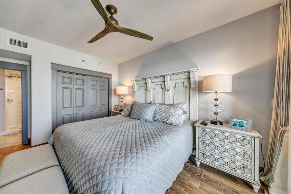 Ariel Dunes 2103 Salty Bull Fabulous Updated Condo! Holiday home Destin