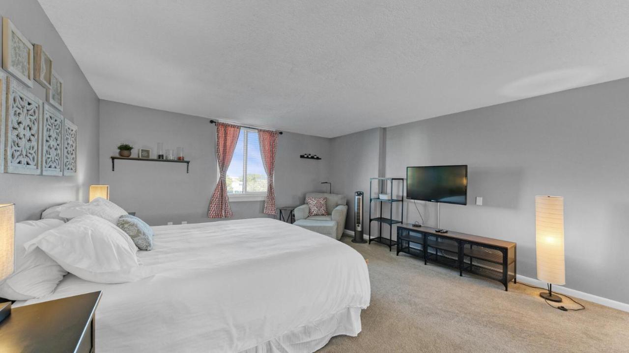 Dolphin Point 601b - Remodeled 2br With Harbor Views Destin