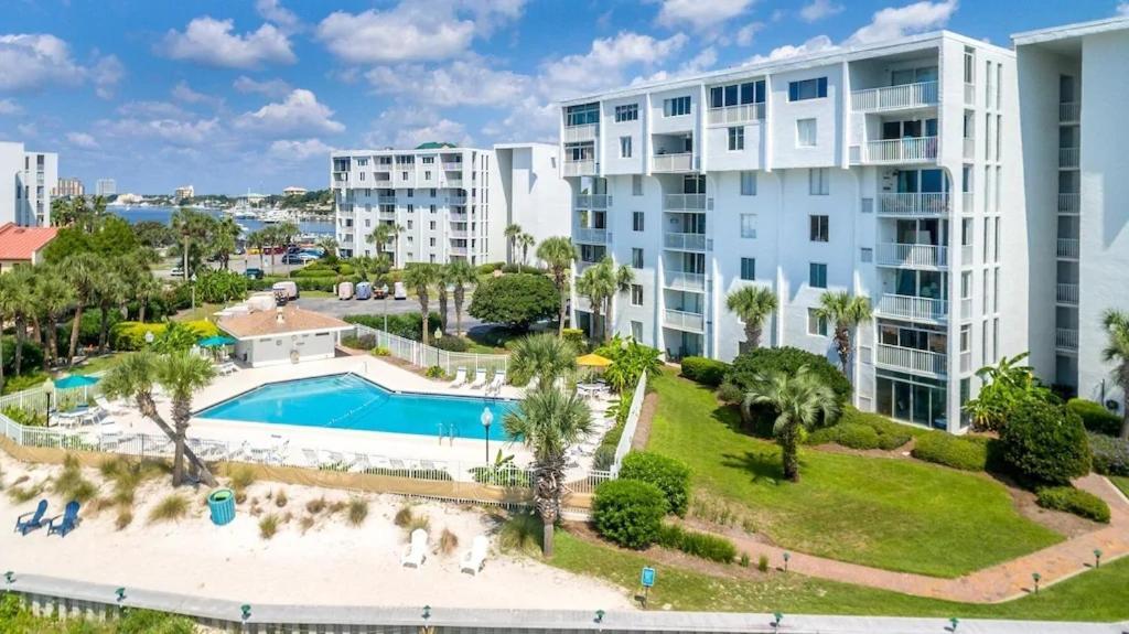 Dolphin Point 601b - Remodeled 2br With Harbor Views