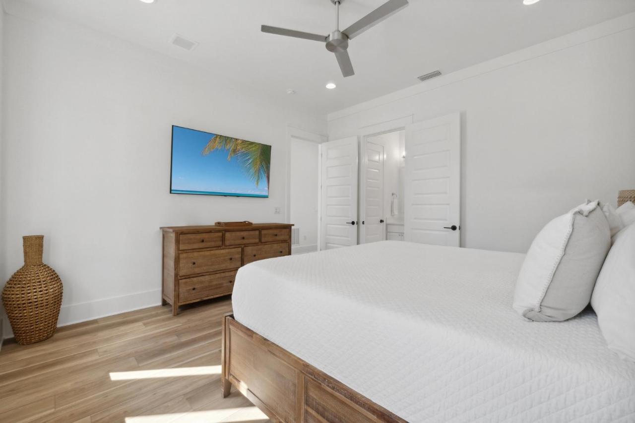 A Little Nauti With Pool And Golf Cart Holiday home