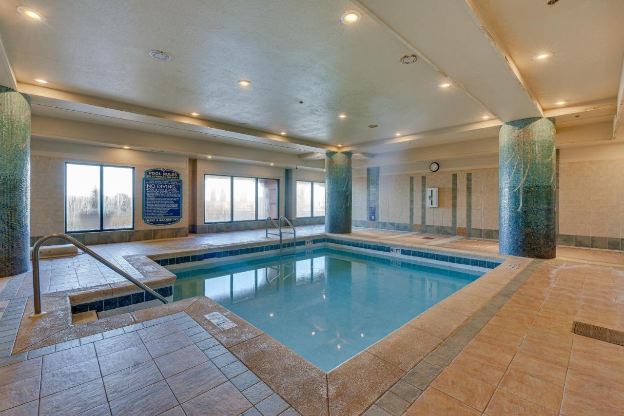 Emerald Grande Beach, Marina And Ocean View Apartment