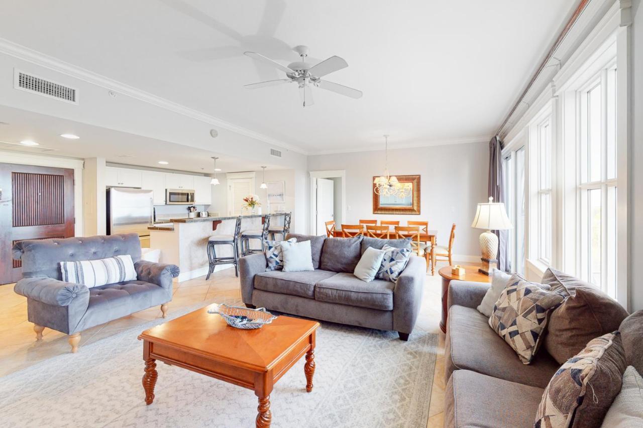 Grand 2801 Apartment