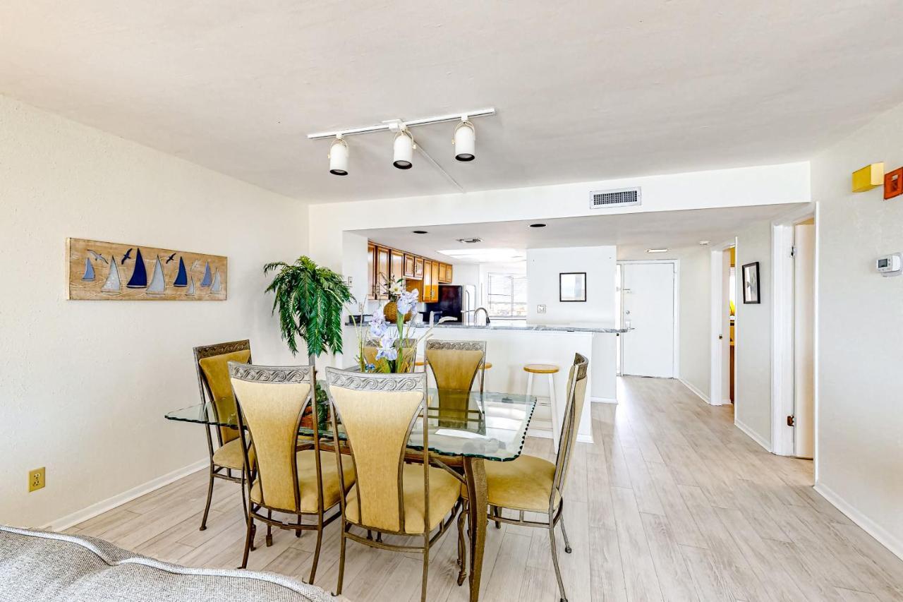 Edgewater 809 Apartment