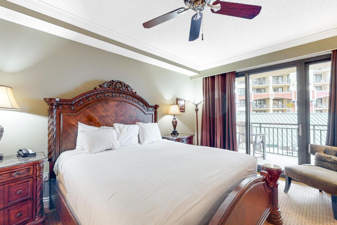 Emerald Grande W621 Apartment