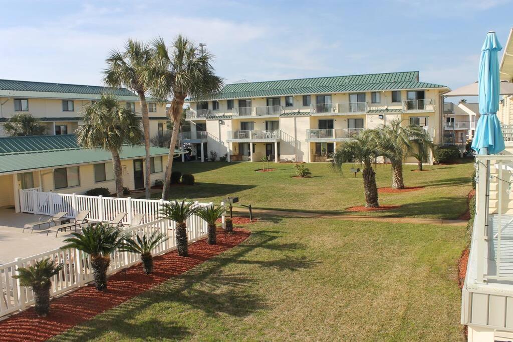 Apartment “sandprints”