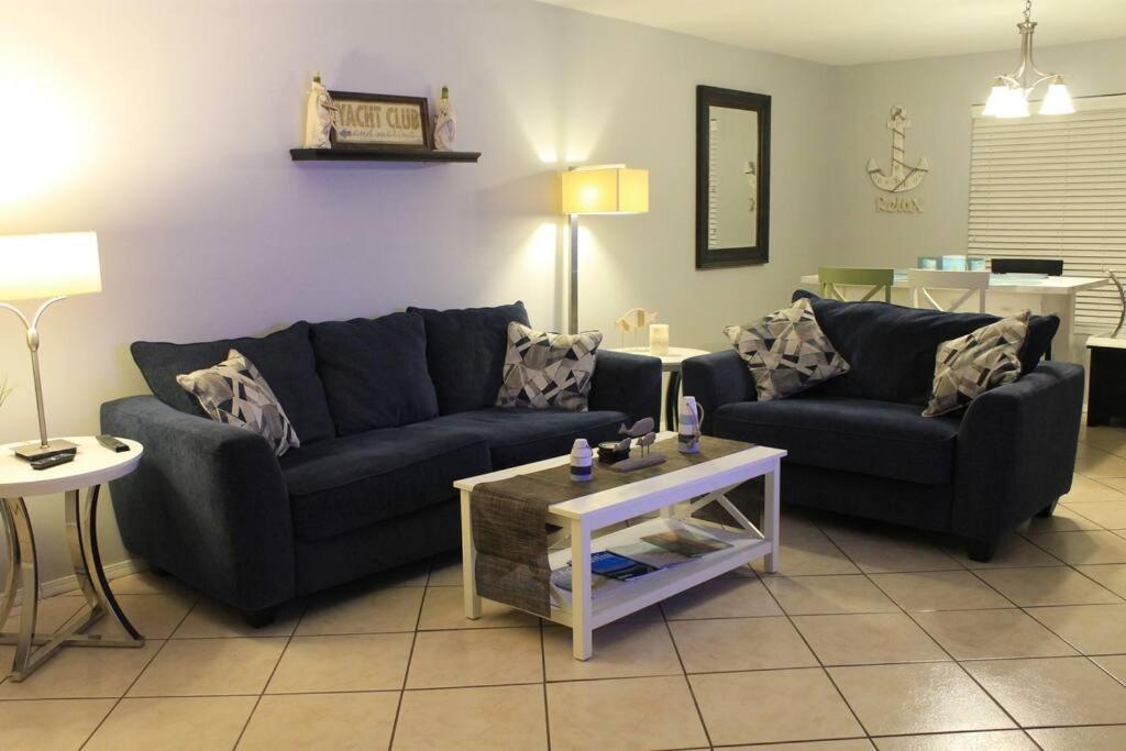 Apartment “sandprints” *