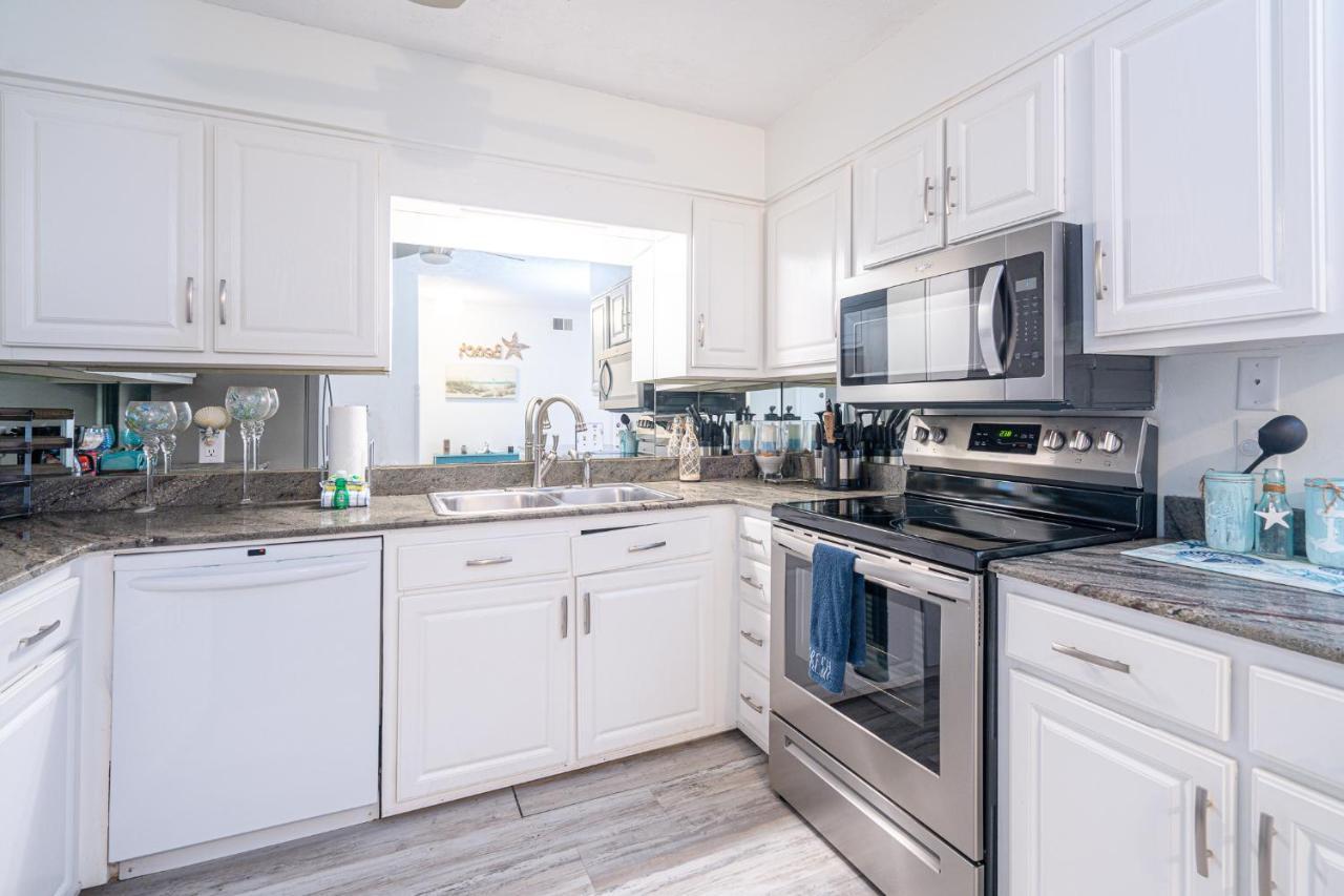 Cozy Oasis 2 Bdrm In *