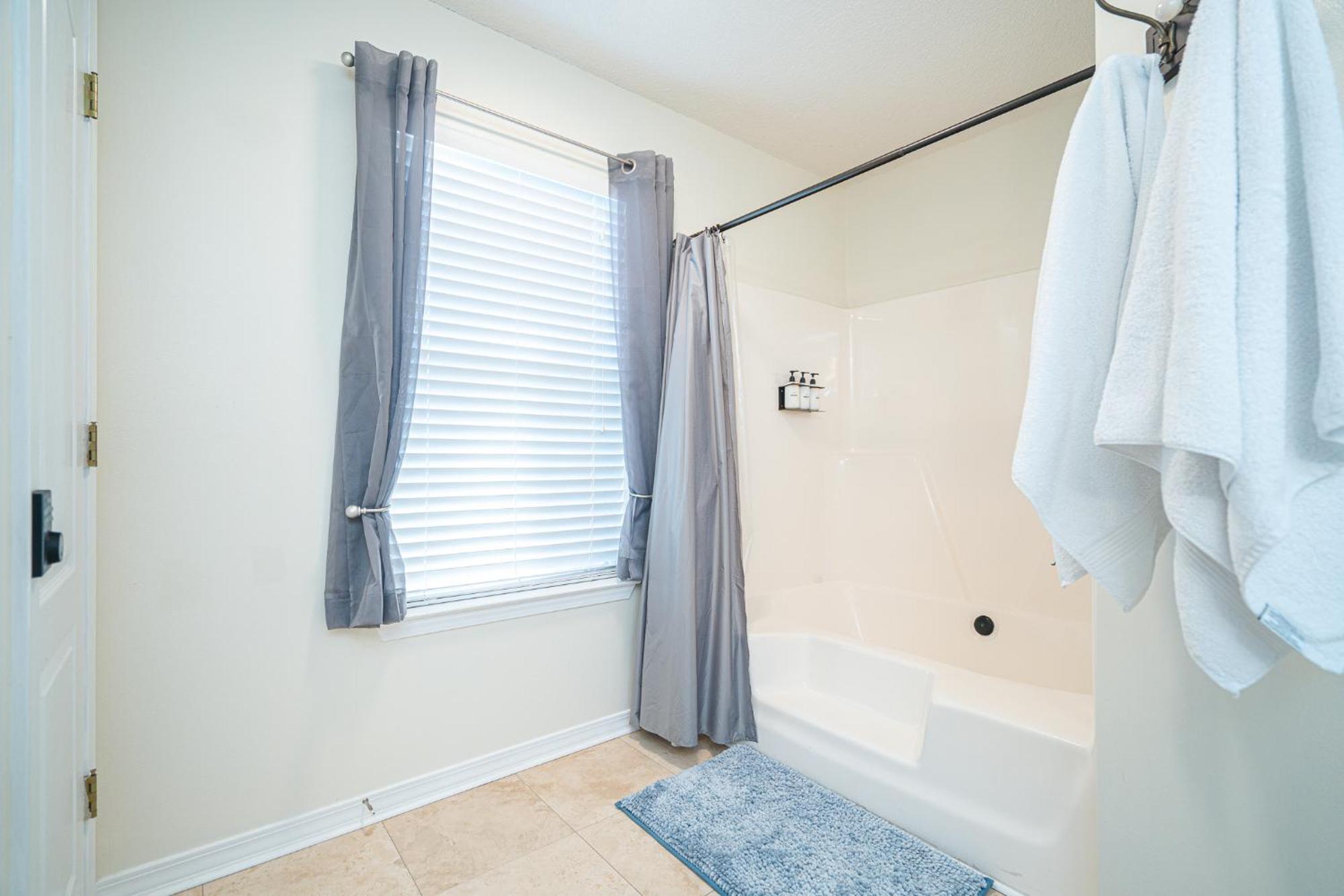 Heated Pool And Golf Cart, Walk To Beach! Best Deal! Holiday home Destin