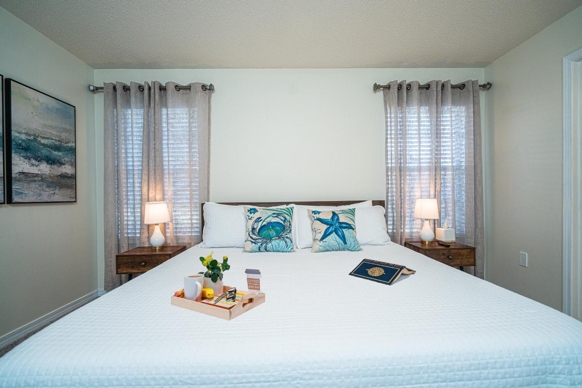 Holiday home Heated Pool And Golf Cart, Walk To Beach! Best Deal!