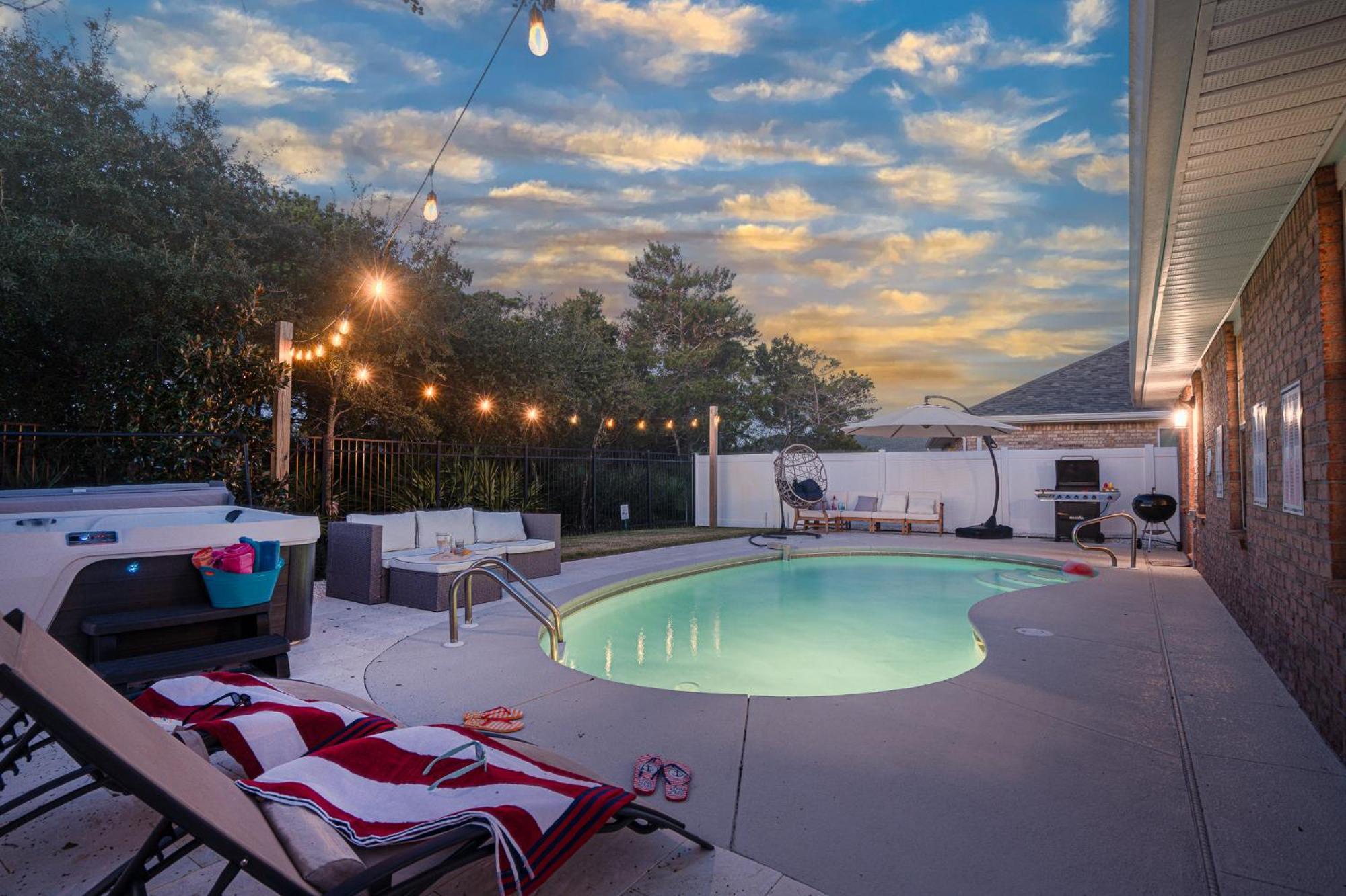 Holiday home Heated Pool And Golf Cart, Walk To Beach! Best Deal!