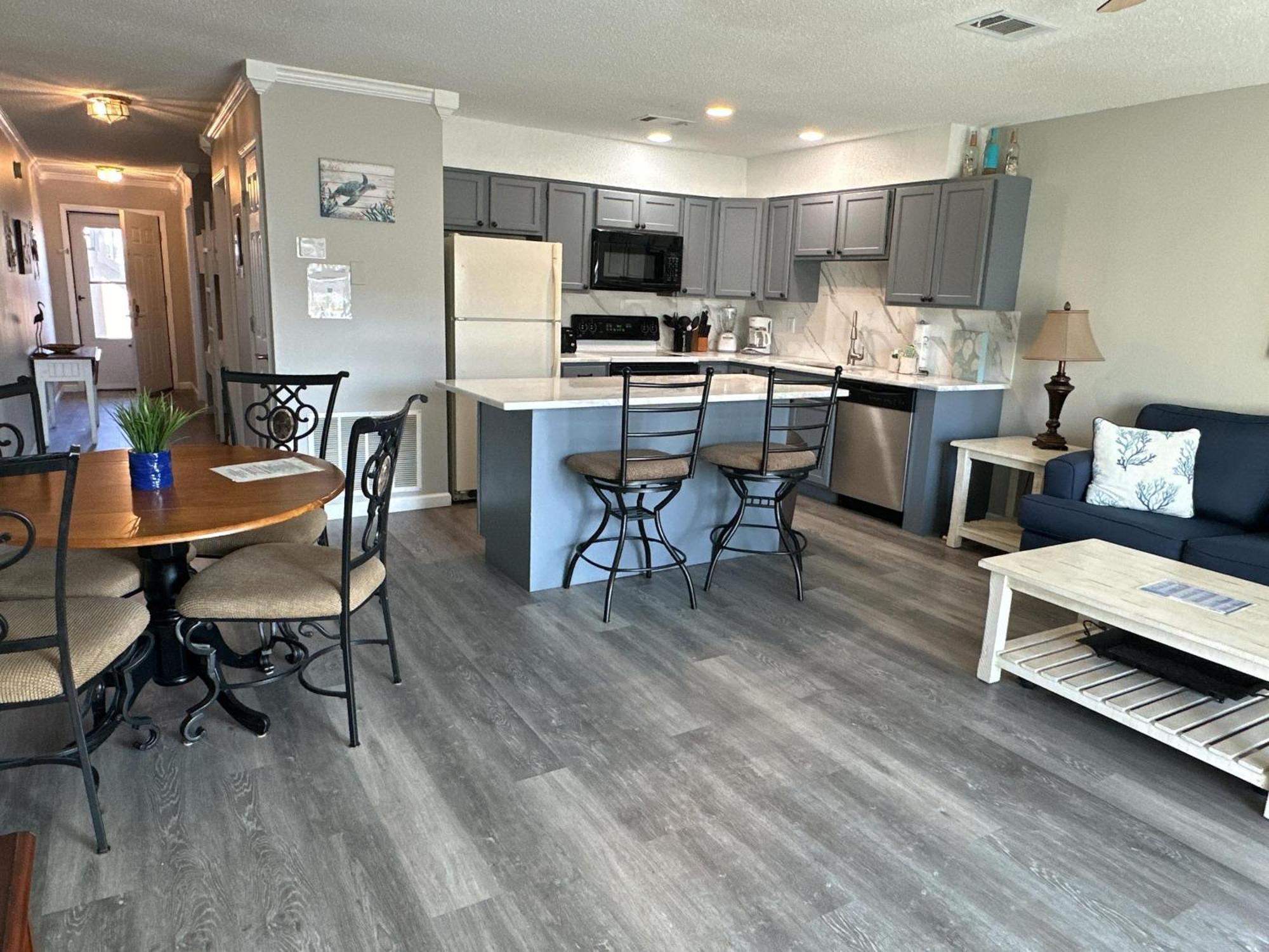 9 A, One Bedroom Apartment *