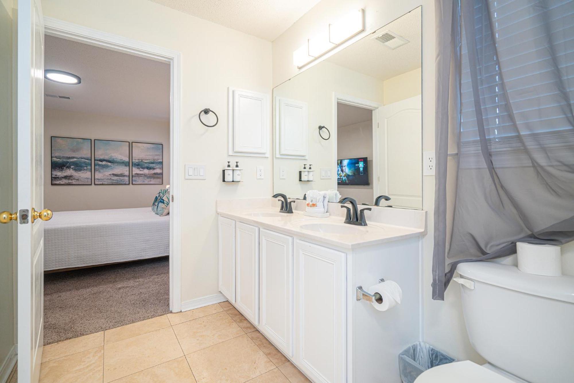 Heated Pool And Golf Cart, Walk To Beach! Best Deal! Destin
