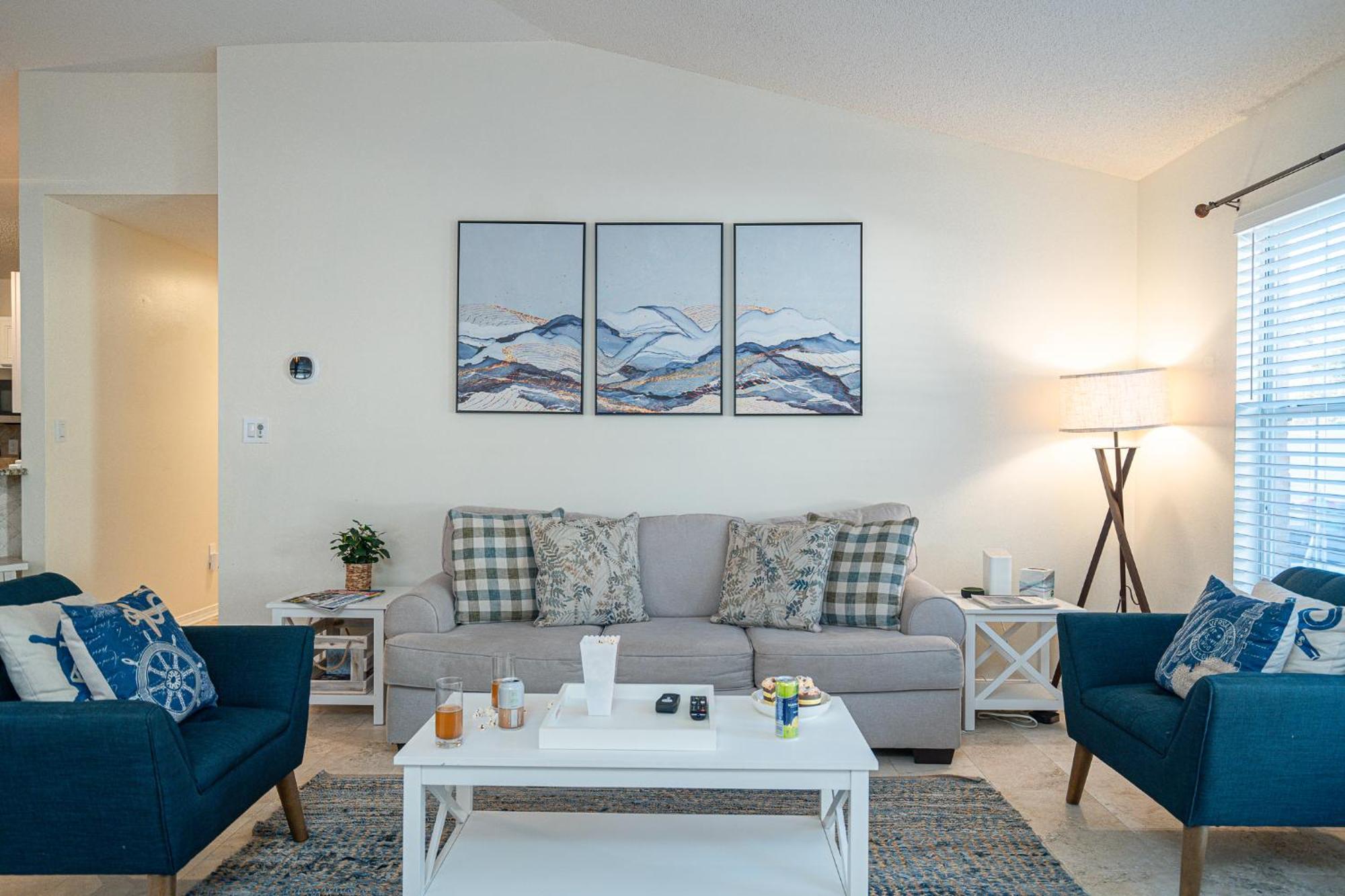 Heated Pool And Golf Cart, Walk To Beach! Best Deal! Holiday home *