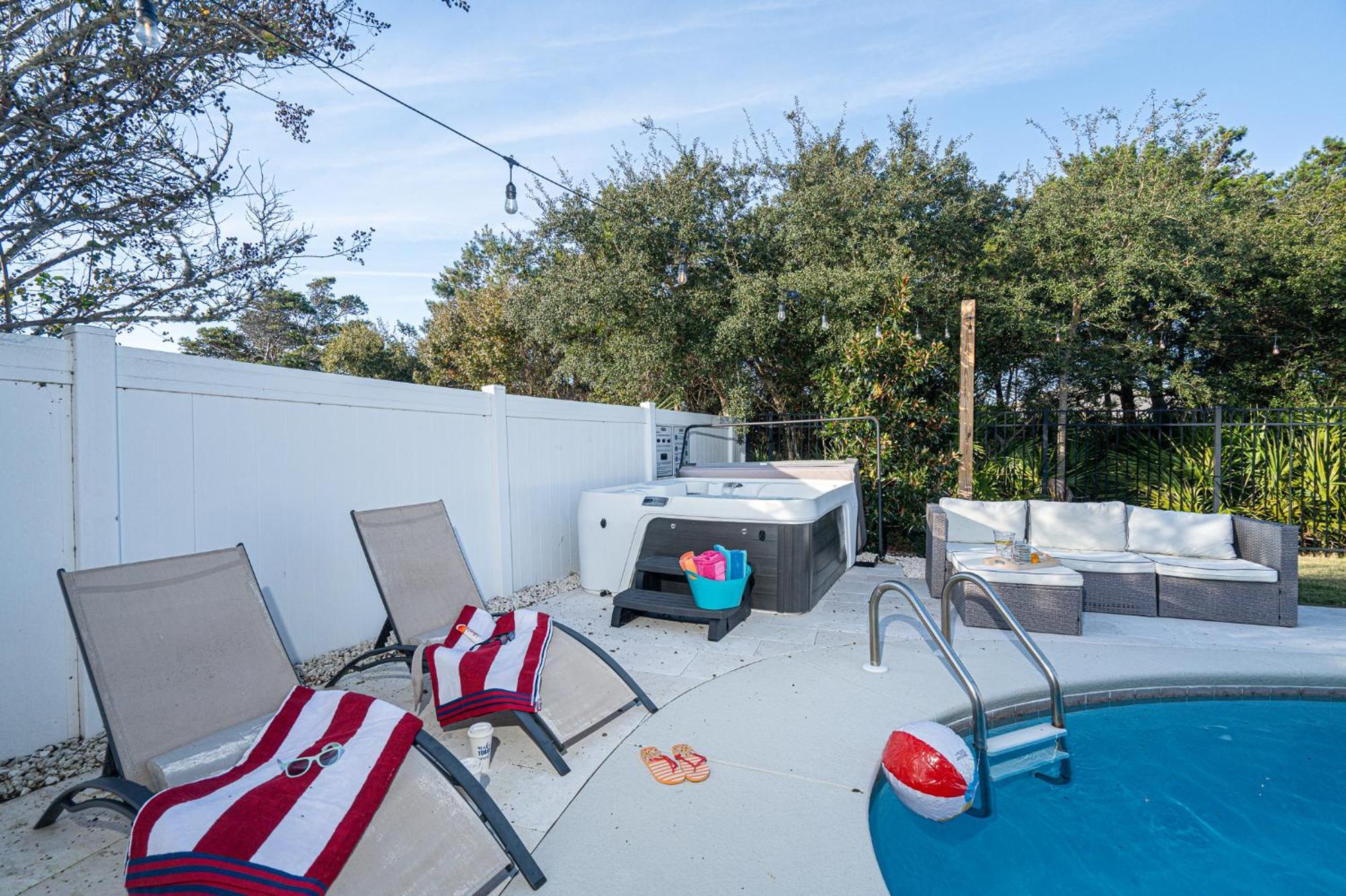 Heated Pool And Golf Cart, Walk To Beach! Best Deal! Holiday home *