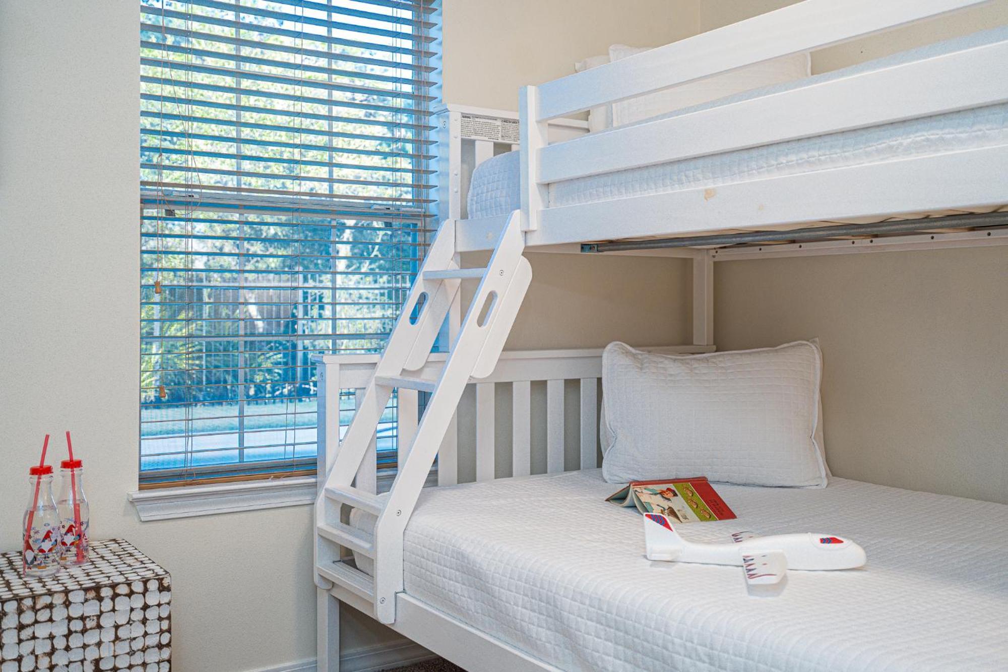 Heated Pool And Golf Cart, Walk To Beach! Best Deal! Destin