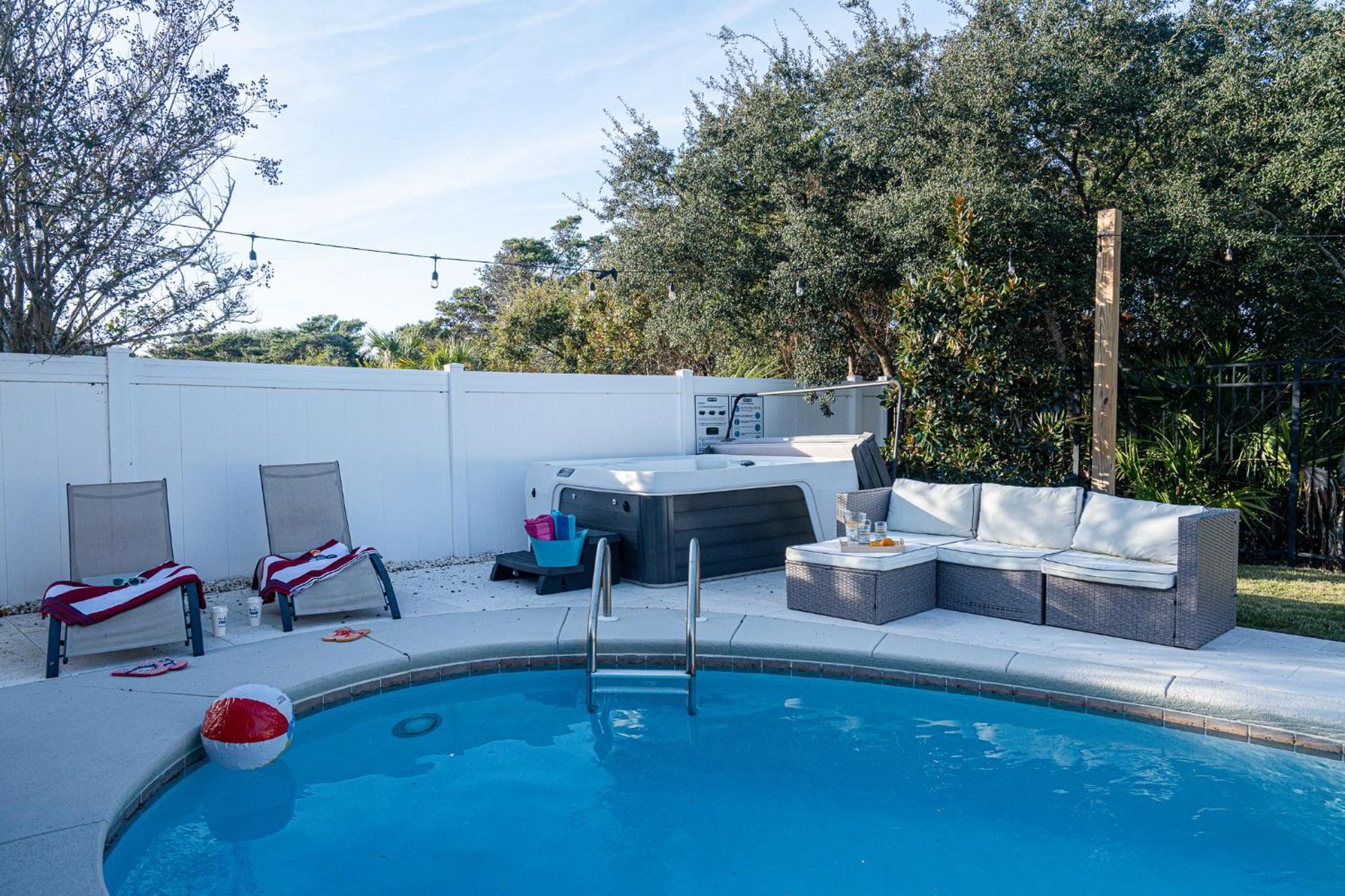 Holiday home Heated Pool And Golf Cart, Walk To Beach! Best Deal! *